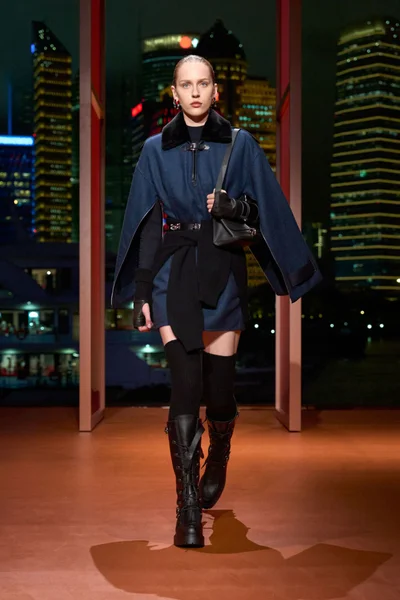 Look 48